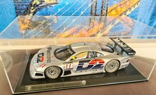 Autoart VITRINE 1:12, Boden Carbonoptik  - für Mercedes CLK-GTR (#01/25)