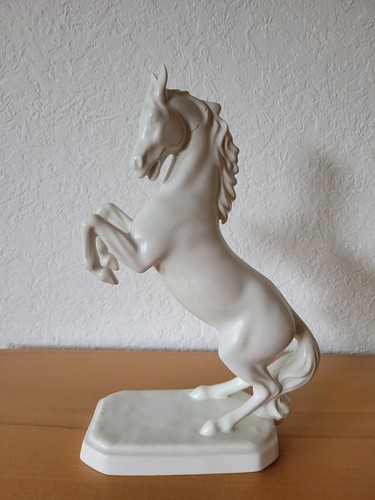 Steigendes pferd goebel - -,