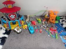 Spin Master PAW Patrol Dino Rescue Hauptquartier Mit Dinos, Figuren