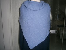 * NEU *super schönes jeansblaues DREIECKSTUCH, liebevolle Handarbeit