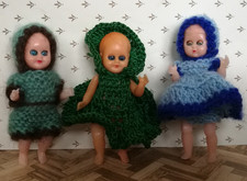 3 Puppenstuben Puppen mit Schlafaugen 8 cm groß Püppchen in Strickkleidung