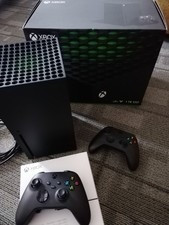 XBOX SERIES X 1TB mit 2 Controller