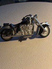 Harley  Motorrad mit Uhr 