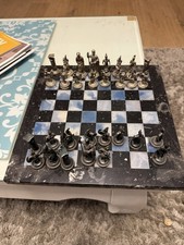 Marmor Schachbrett mit Figuren