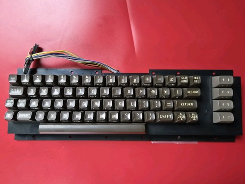 Commodore tastatur keyboard - 64,