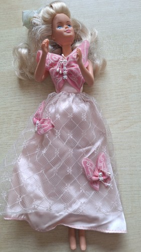 Barbie petra puppe neuwertig - barbie,