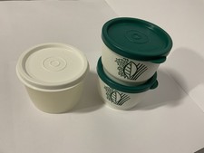 Tupperware  2 x Kunterbunt , Dose mit Deckel, Weiß Grün + 1 Zusatzbehälter