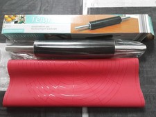 Teigrolle und Teigunterlage