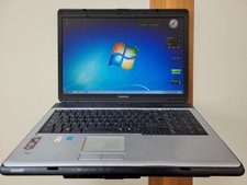 Toshiba Satellite 17"  W i n 7