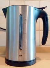 Wasserkocher 1,7 l von TCM, ca. 24 cm hoch mit einem ∅ von ca. 15 cm