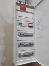 Hager VA60CN Verdrahtet Mit Phoenix Klemmen Und Tür