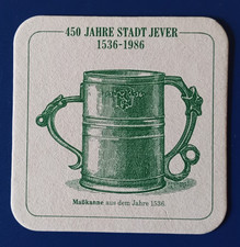 Bierdeckel Brauerei Jever Pilsener 450 Jahre Stadt Maßkanne aus dem Jahr 1536