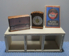 Regal, Uhr, Radio, Schild