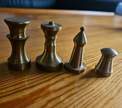 Schachfiguren aus metall - aus,