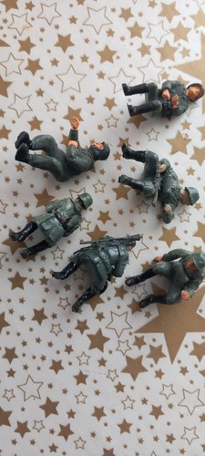 Soldaten sitzend - ,