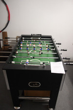 Tischkicker Leeds, Schwarz, 140cm x 74 cm ohne Stangen, 126,5cm mit Stangen