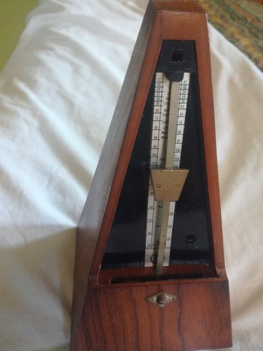 Ddr pyramide metronom zum - ✅,