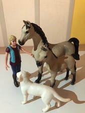 SCHLEICH Spielset - Pferd, Fohlen, Hund und Pferdepflegerin