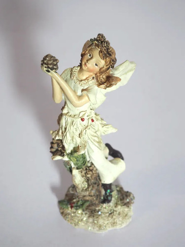 Deko figur elfe mit zapfen - figur,