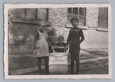 Jungen und Mädchen mit