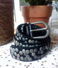 Nietengürtel aus weichem