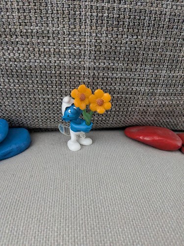 Schlumpf mit blumen - 1x,