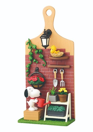 Snoopy gardening miniature - snoopy,