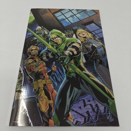 Green arrow sean izaakse - green,