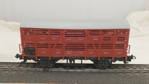 Brauner gedeckter güterwagen - gedeckter,