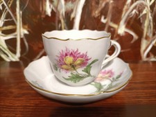MEISSEN neuer Ausschnitt, Mokkatasse mit Untertasse, Blumenmalerei -rosa Blume