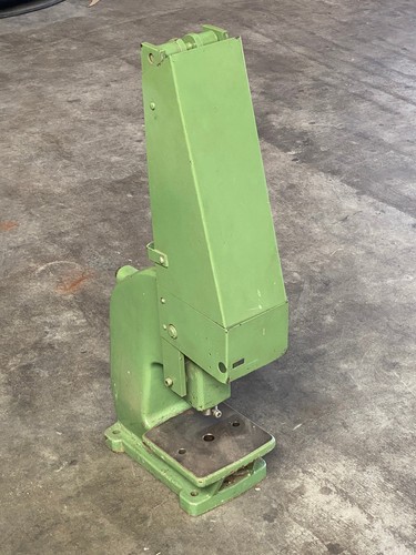 Kniehebelpresse pneumatisch
