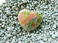 Herz EPIDOT (UNAKIT) Edelstein