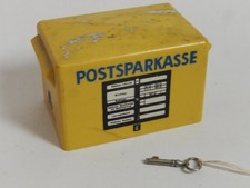 alte Spardose als Briefkasten