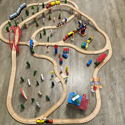 Holzeisenbahn mit brücke - holzeisenbahn,