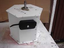 CZ-wind turbine generator vertikal, Windkraftanlage mit Regelung im Schrank