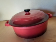 Servier- und Auflaufform rot