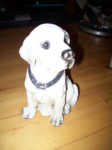 Labrador figur aus kunststoff - aus,
