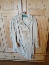 Luxuriöser Echtfellmantel aus Kaninchenfell