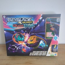 Hasbro Beyblade Burst QuadStrike Light Ignite Stadium Battle-Set Stadion Kreisel