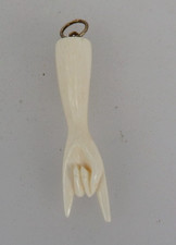 Charivari-Anhänger Hand 2