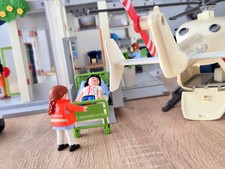 Playmobil® Großes Krankenhaus 4404 inkl. Helikopter 4222 und Notarzt 5543 ???