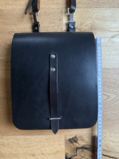 schwarze Ledertasche zum