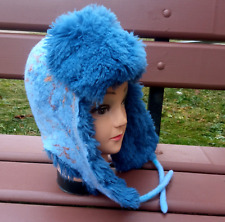 Hellblaue gefilzte Damen Ohrenklappe.Warme Wintermütze. ushanka mit Kunstfell