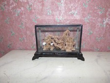 Asiat. Vitrine-Schaukasten-Korkschnitzerei-Laden-Museum-Puppenhaus-Puppenstube