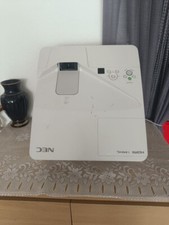 NEC UM301W LCD Ultra-Kurzdistanz Projektor Deckenhalterung DEFEKT