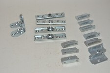 Konvolut verzinkter Stahlbeschläge Möbelbau Ladenbau Plattenverbinder