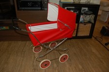 Vintage Puppenwagen in rot– Retro Stil, gut erhalten