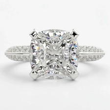 2,50 Karat Cushion Solitaire