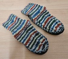 Hüttenschuhe, Socken mit Ledersohle, Grösse 28-29, braun-grün..