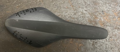 Fizik sattel schwarz - r5,